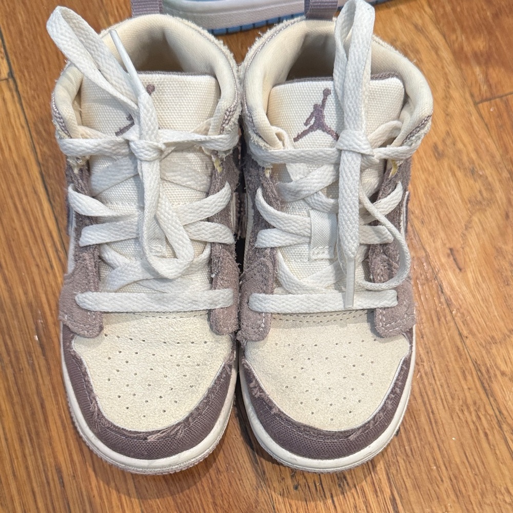 Nike Kids Cream and Purple Sneakers